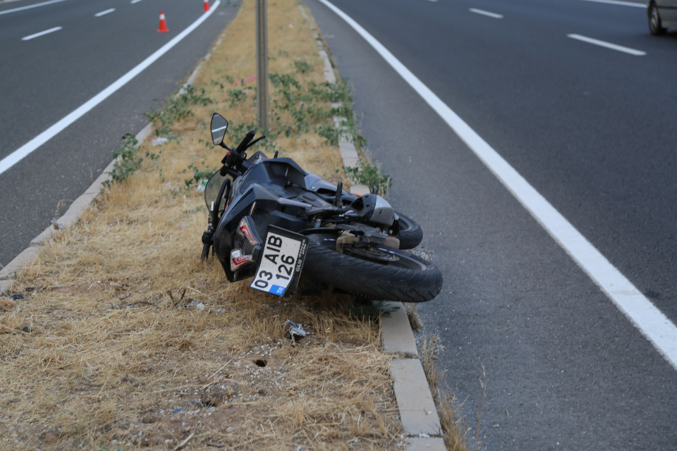 Dinlenmeden Yola Çıkan Gençler Banaz’da Kaza Yaptı. 1 Ölü 1 Yaralı…