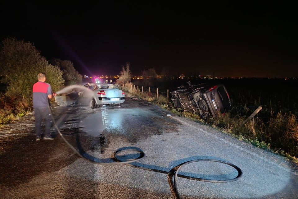 Güllüçam Köyü Kavşağındaki Kazada Araç Alev Alev Yandı…